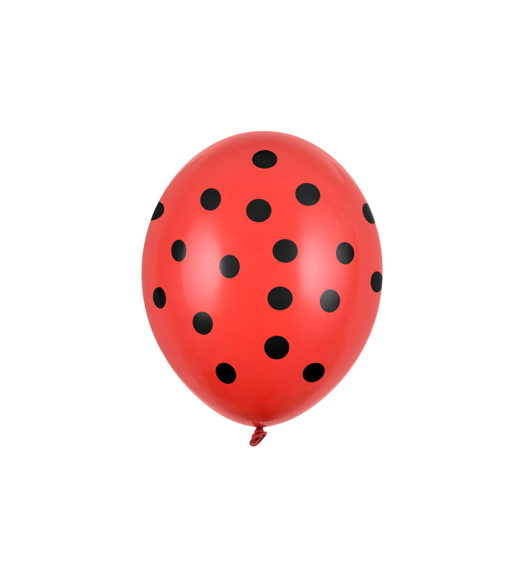 Červené balóny s čiernymi bodkami
