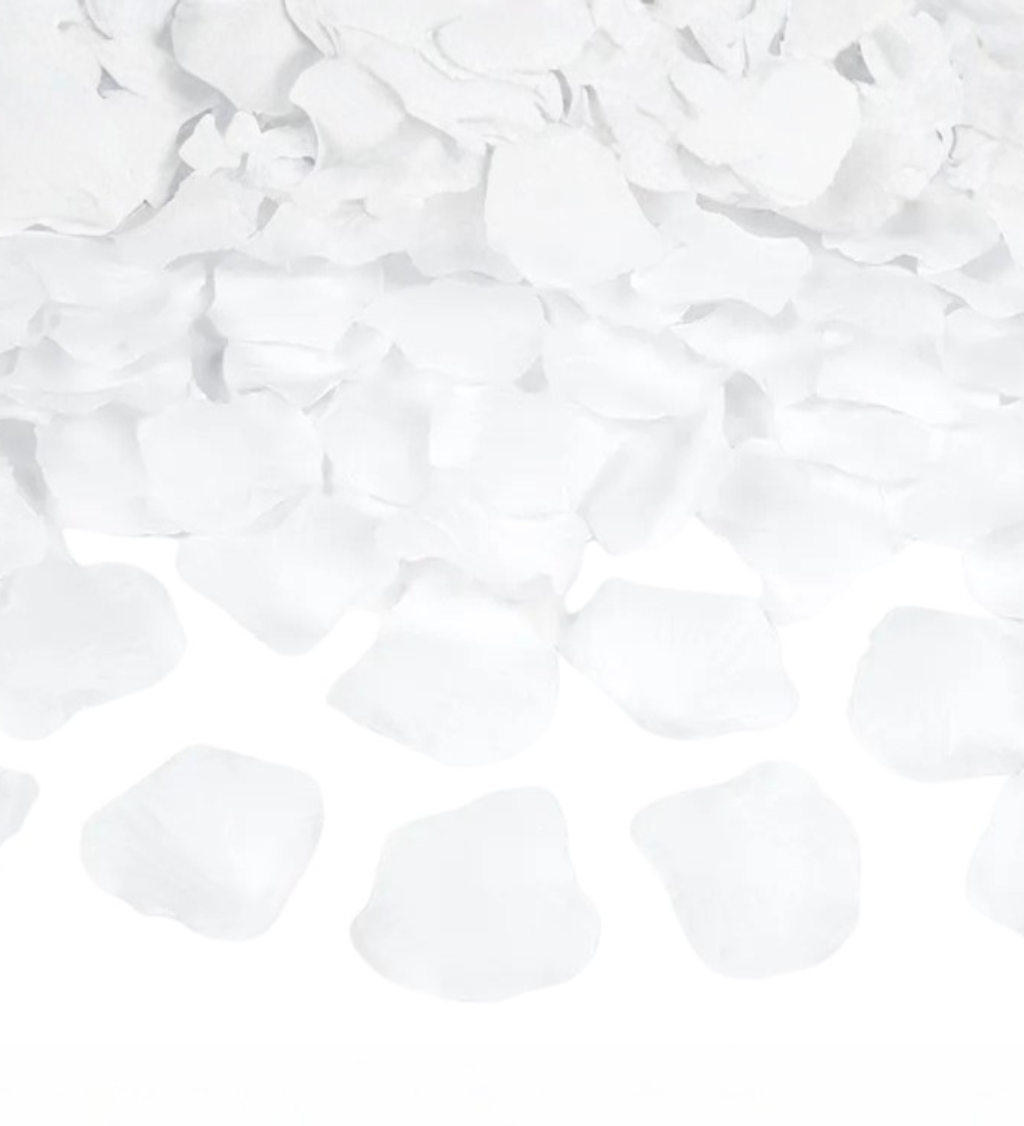 Plátky ruží v bielej farbe